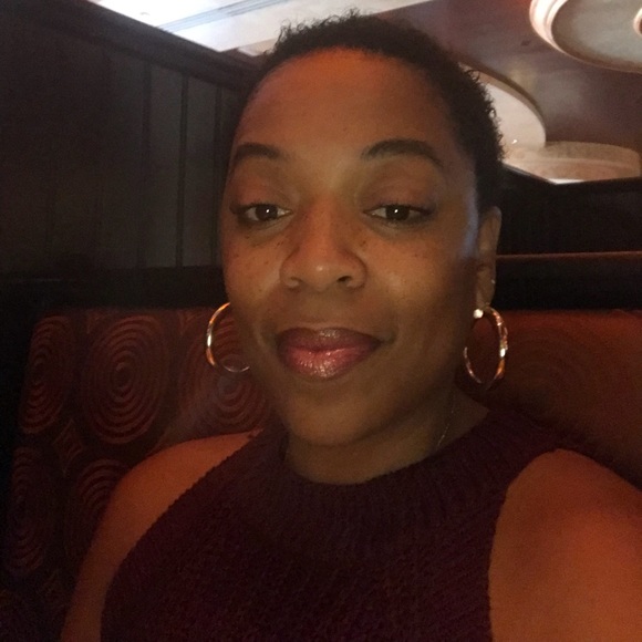 Meet your Posher, Michette - Picture 1 of 1